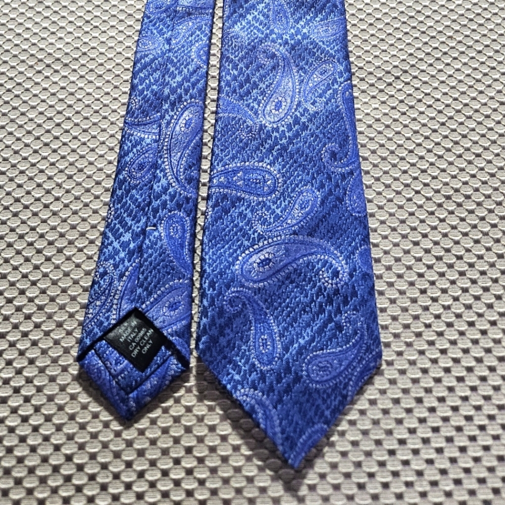 Holt Renfrew Italian Made silk tie